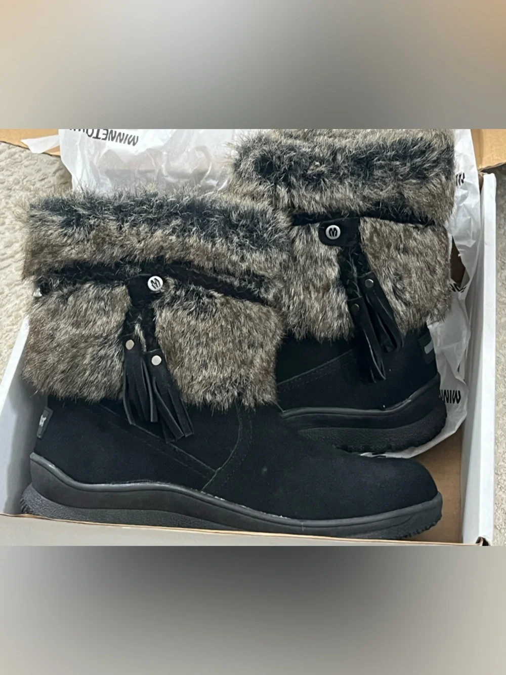 Minnetonka Everett Boot - Picture 1 of 8